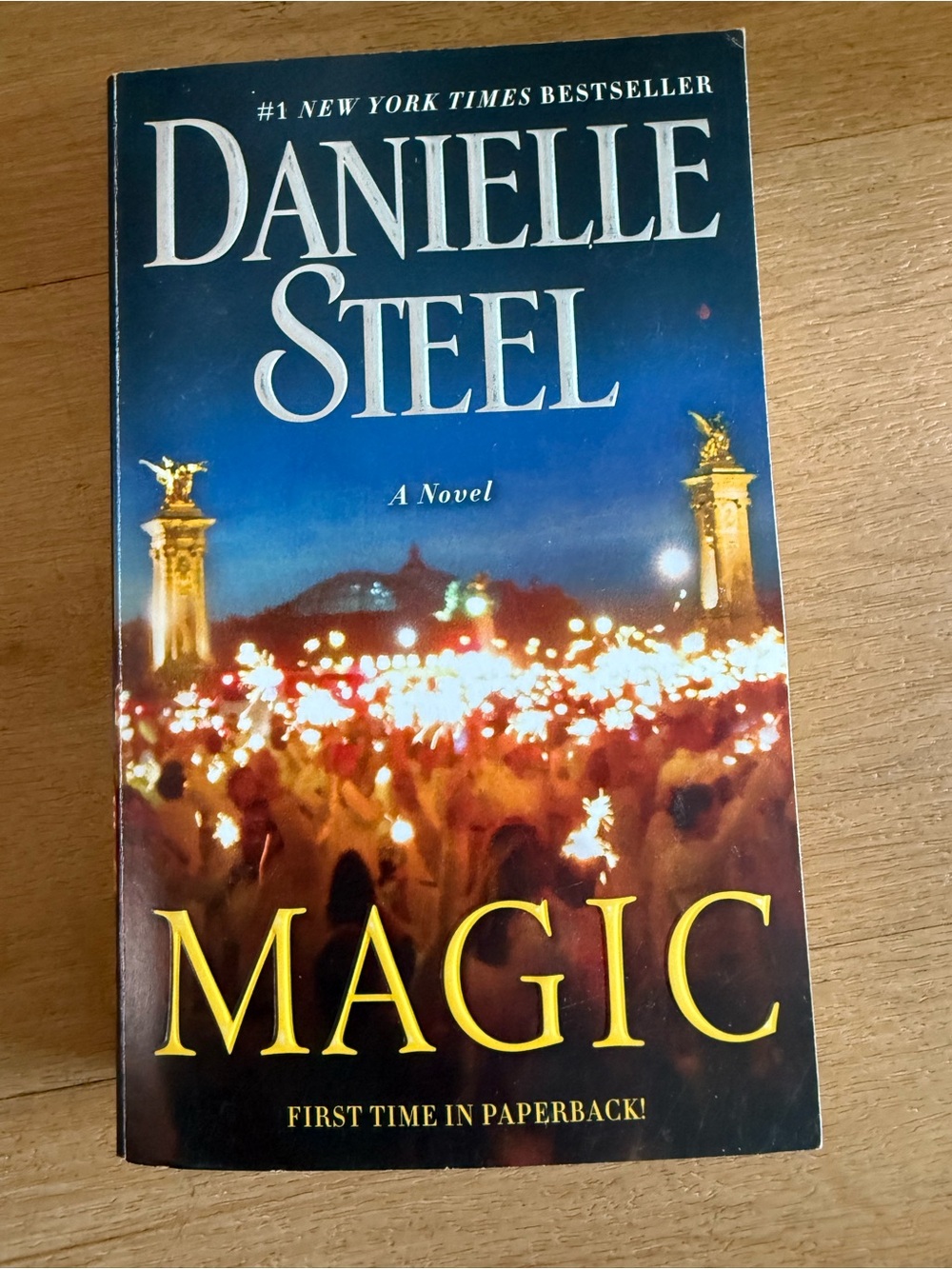 📚3 for $12📚 Danielle Steel "Magic" Paperback Book - Blue & Yellow Cover
